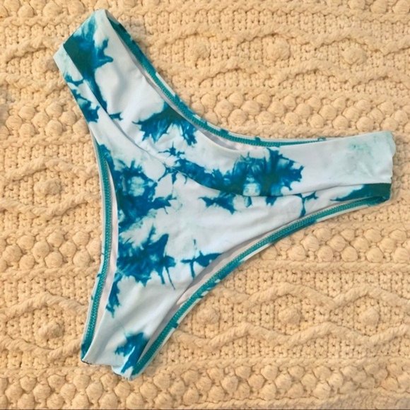 ✨ Tie Dye Bikini Set, Turquoise and White - S(4) - Picture 6 of 11